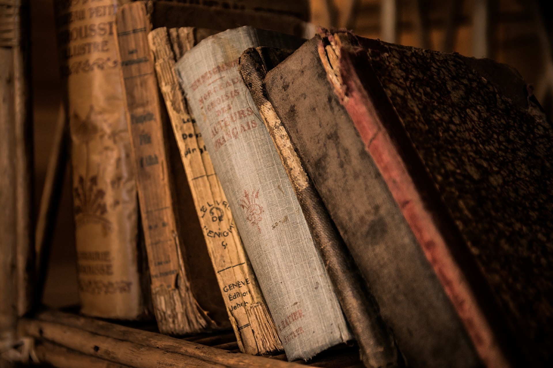 Image of old books (HOM)
