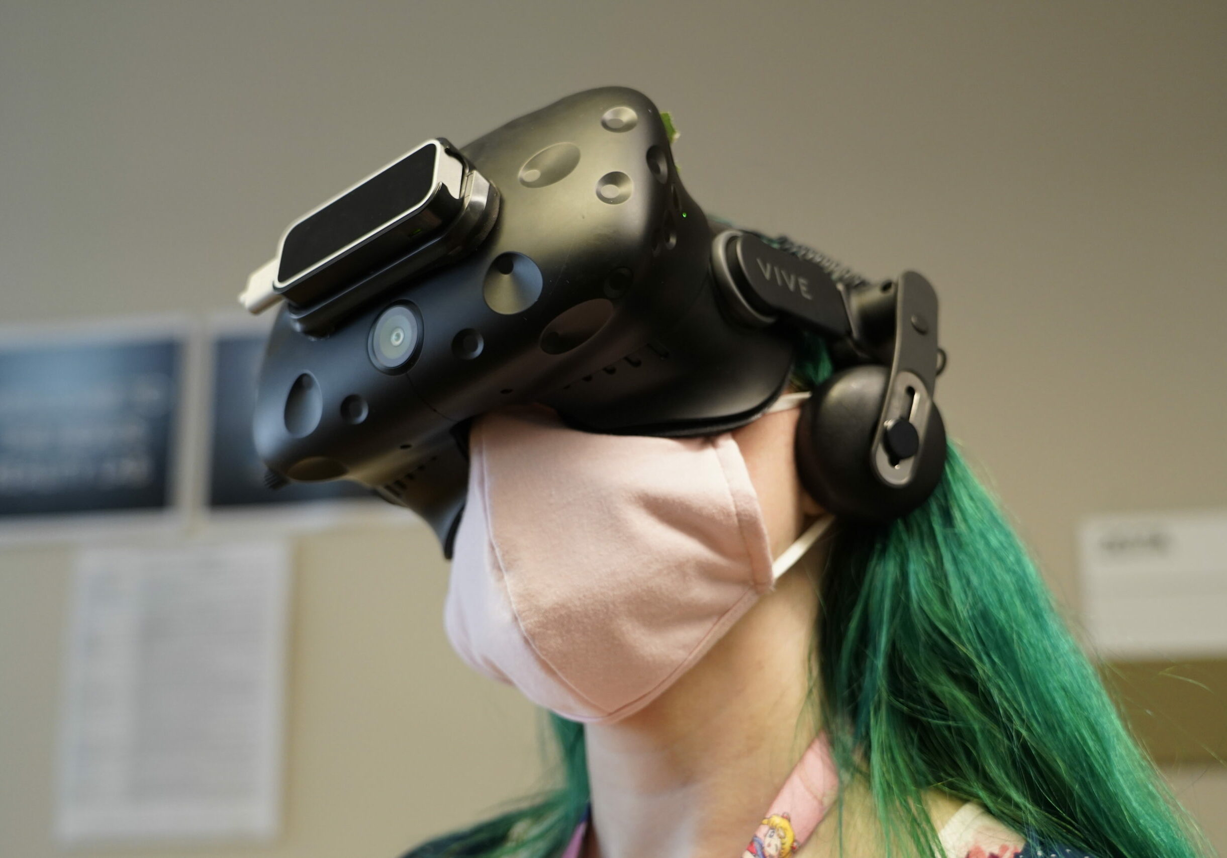Virtual Reality Headset (photograph)